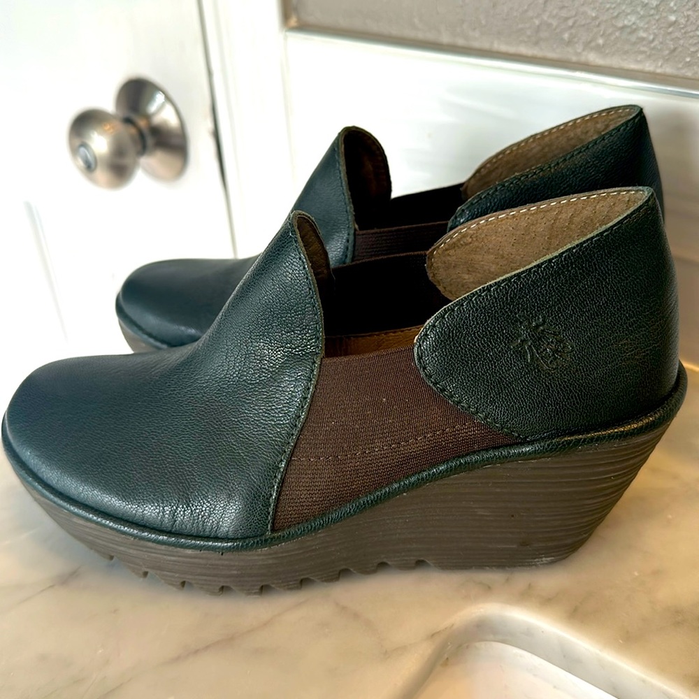 Fly London Wedge leather shoes in green